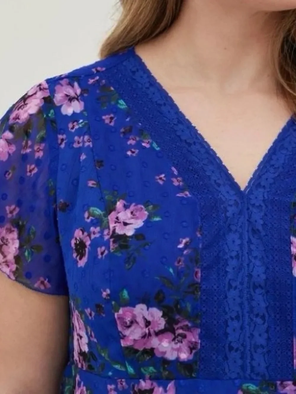torrid Royal Blue Floral V-Neck Peplum Top - Picture 4 of 10